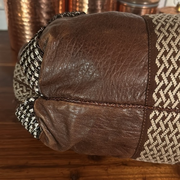 Large beaded fendi spy bag. Euc. Coa included - Picture 10 of 16